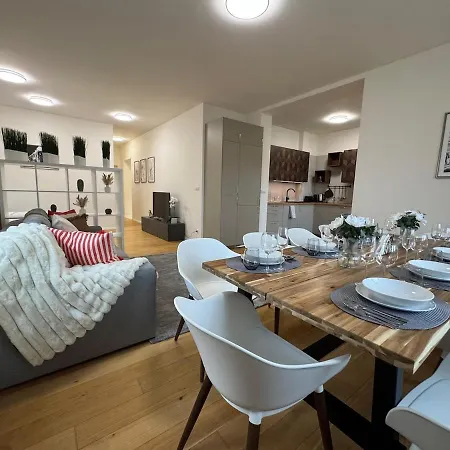 130 M2 With Amazing View & Balcony Lägenhet *
